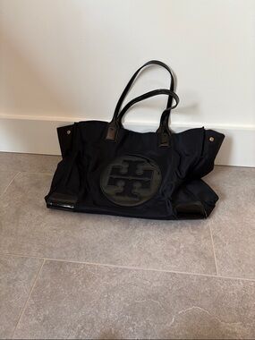 Black Women's Tory Burch Tote Bag with Glossy Logo Accent